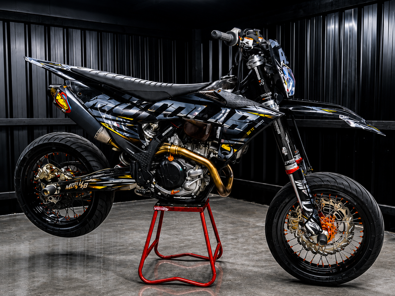 Full Custom Graphics